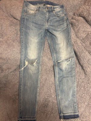 Τζιν H&M skinny μέγεθος EUR 38 σαν καινούργιο, μπλε με σκισίματα