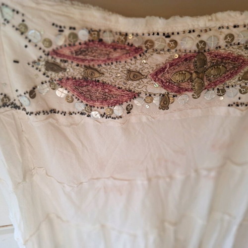 White skirt with embroidery, like new, 100% cotton, size M