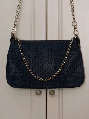 Italian shoulder bag genuine leather with woven design like new