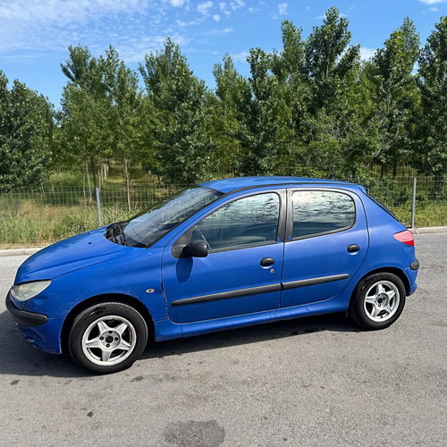 Peugeot 206 used, fully functional, ready for transfer