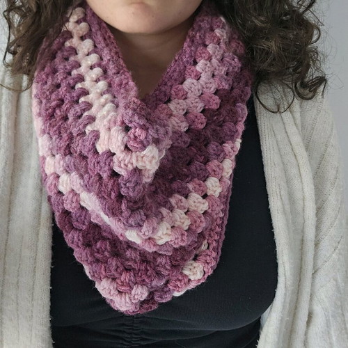 Circular scarf new, handmade with acrylic yarn