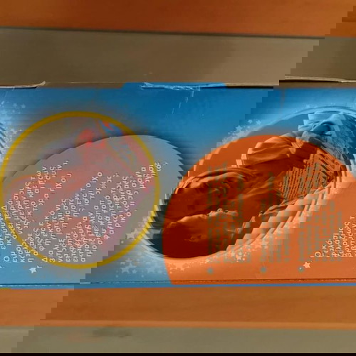 Playful Kids Cinema new with 6 cassettes and remote control