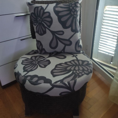 Mexil outdoor chair like new with durable gray and purple cushions