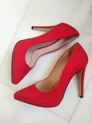 Stefania red leather pointed pumps like new