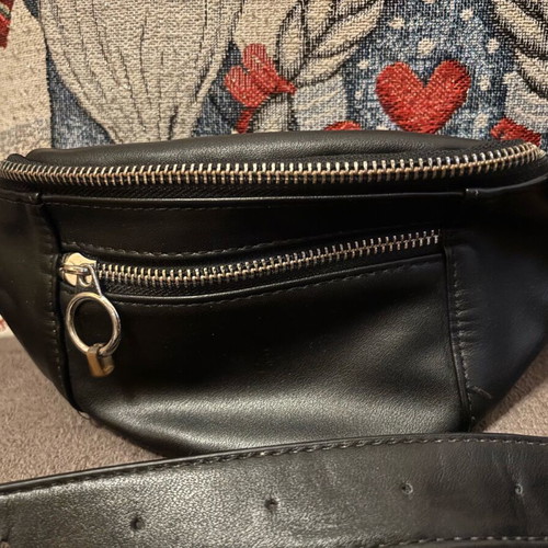Banana bag like new, medium size, black