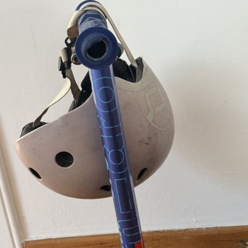Mini Micro 3in1 Deluxe scooter used with removable seat and adjustable handlebar