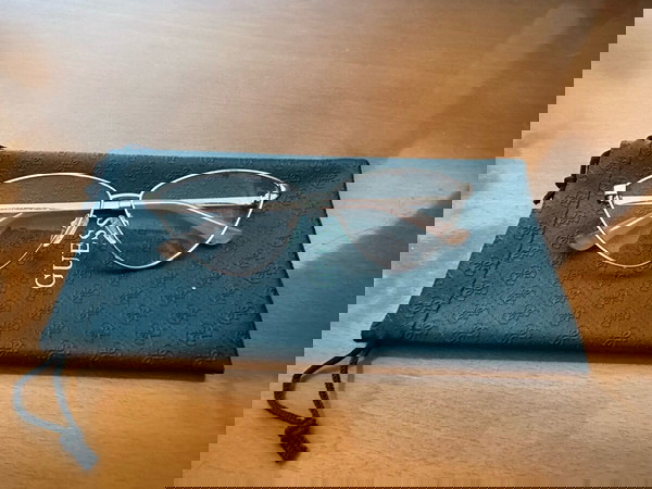 Sunglasses Guess + Guess bag