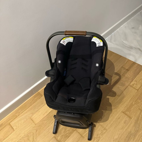 Nuna car seat like new with base, canopy and inserts