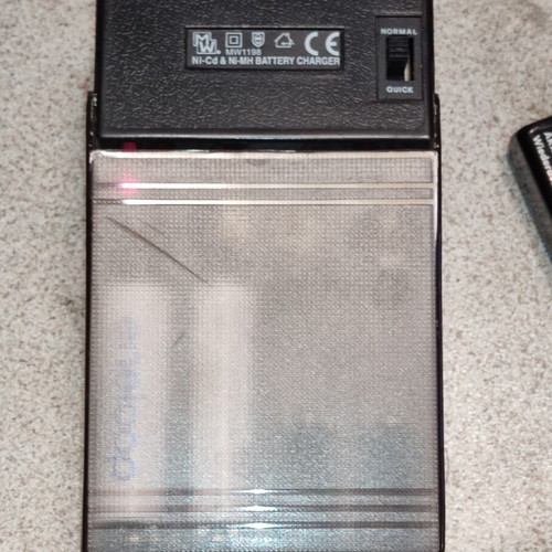 MW Ni-CD/Ni-MH battery charger MW-1198, 4 AA/AAA and 1 9V slots
