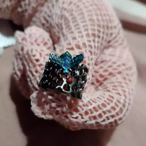 Honeycomb Ring with Bee new, black and blue enamel