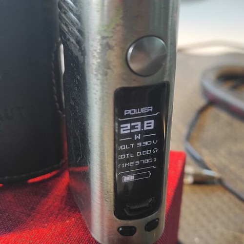 La Petite Box V1 by Vaponaute France with leather case