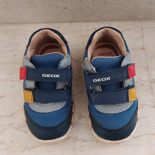 Athletic shoes used with breathable anatomical sole