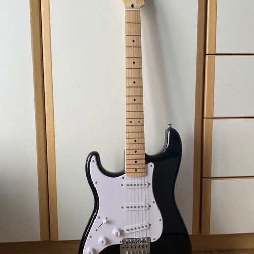 Squier Stratocaster left-handed guitar 2023 with Stagg amp and Ritter case