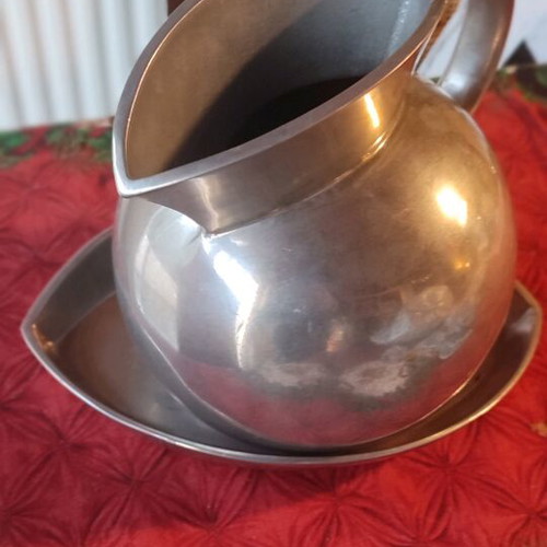 Wilton Armetale pewter pitcher and tray in perfect condition