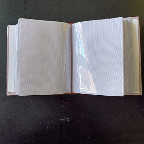 Photo album like new, holds 100 photos