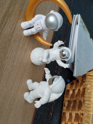 Decorative astronaut set new, pack of three