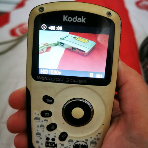 Kodak Playsport Full HD video camera like new with card and case