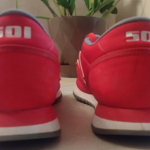 New Balance men's athletic sneakers used, size 41.5, red and white