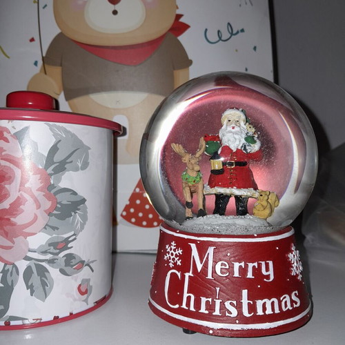 Musical wind-up snow globe new from Battler