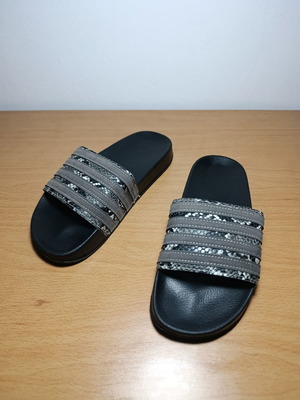 Women's slides snake print slippers size 38, black and grey