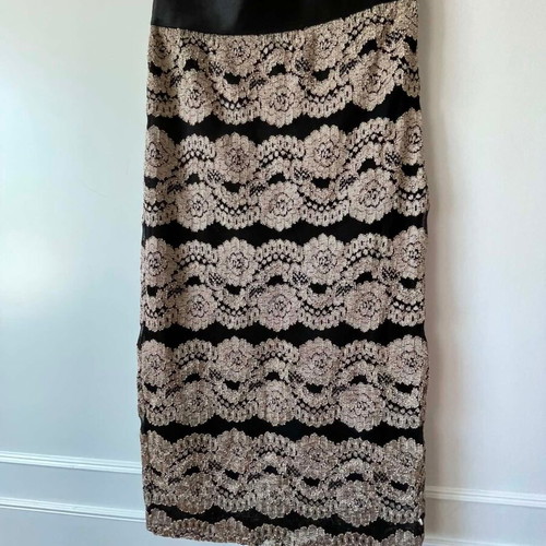 Skirt black with gold embroidered flowers, like new, knee-length