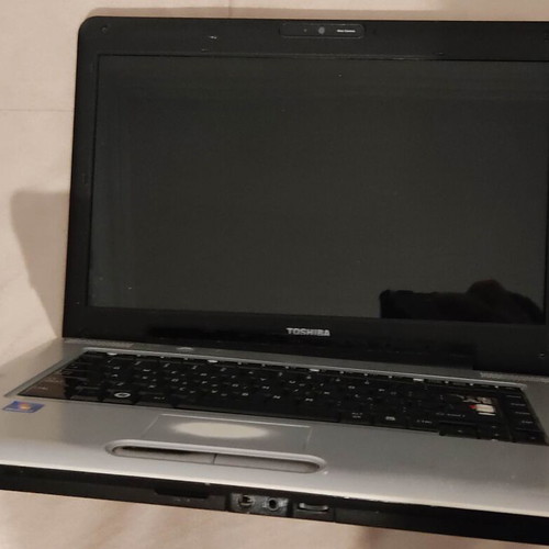 Toshiba laptop l450d used for parts with broken hinge