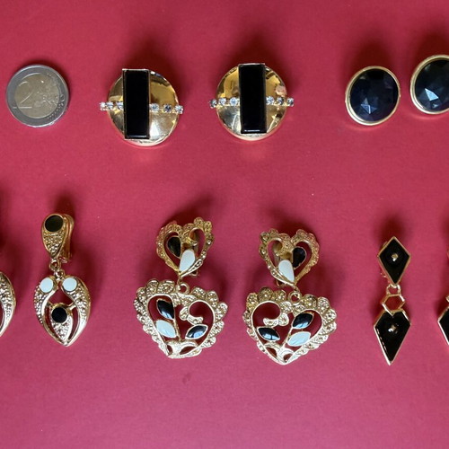 Set of 5 vintage clip-on earrings with gold and black enamel