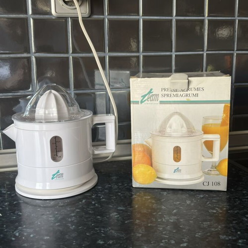 Electric juicer 500 ml, 230V 20W, unused