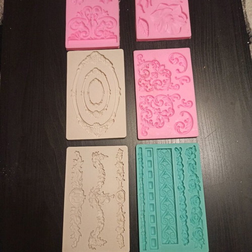 Silicone molds like new, 75 pieces for clay and porcelain