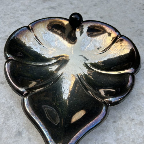 Metal leaf-shaped decorative plate