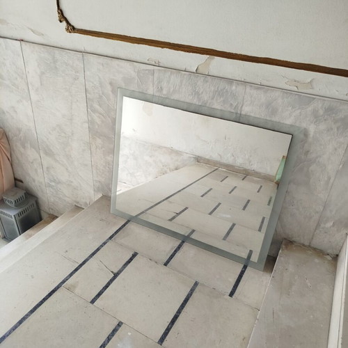 Bathroom mirror used 79x99 cm
