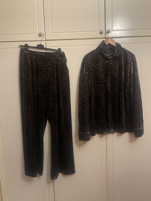 Funky Buddha γυναικείο βελουτέ λέοπαρ σετ πουκάμισο παντελόνι σαν καινούργιο μέγεθος L