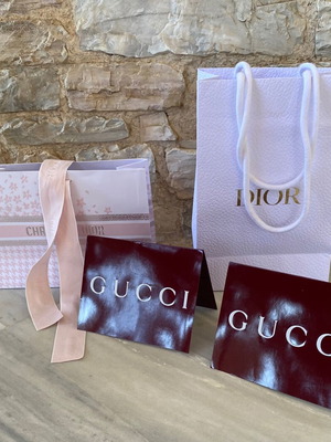Χάρτινες τσάντες και φάκελοι Christian Dior και Gucci σαν καινούργιοι