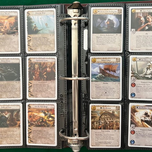 Collector album Game of Thrones cards like new, 300-350+ cards
