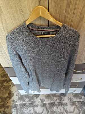 Tommy Hilfiger wool sweater like new, size XXL, white and blue