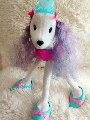 Vintage Barbie dog 2002 like new, pet with crown