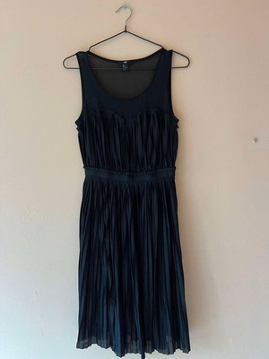 H&M Black Soleil Dress with Sweetheart Neckline Size S like new