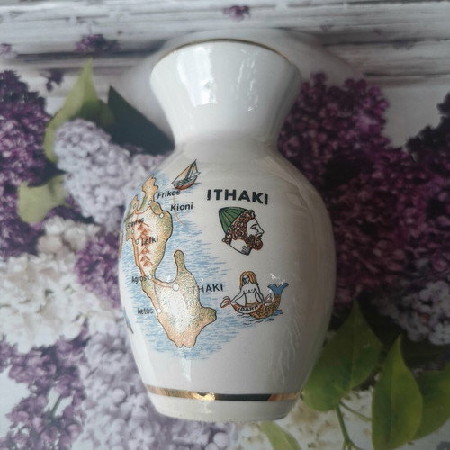 Porcelain vase Ithaki used with gold trim and map design