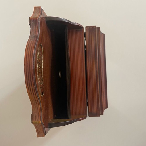 Collectible wall clock like new with key holder and mail organizer