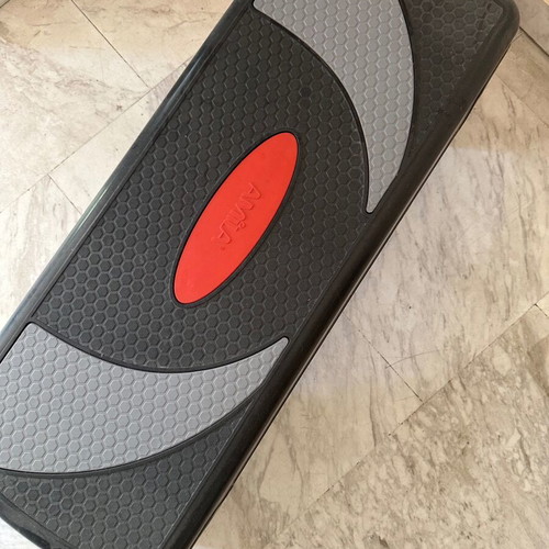 Step aerobic exercise platform