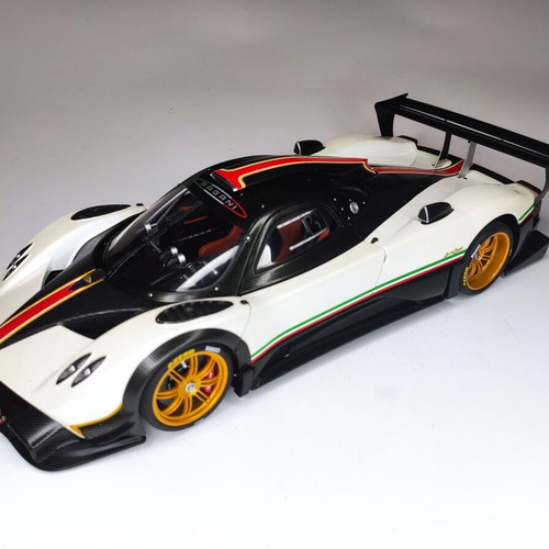 Metal model Autoart Signature Pagani Zonda R scale 1:18 new