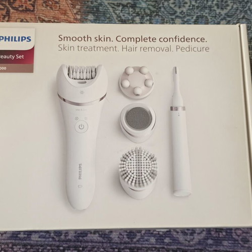 Philips BRE740/90 epilator set for body hair removal like new