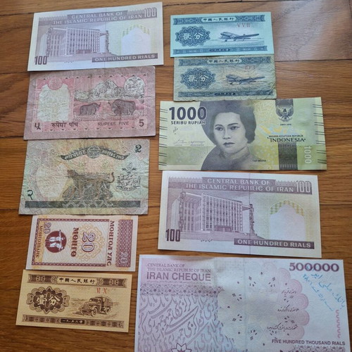 Banknotes used, set of 50 from around the world