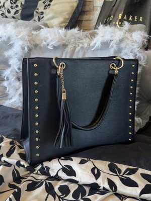 Handheld Bag to Bag large black handbag with gold details new