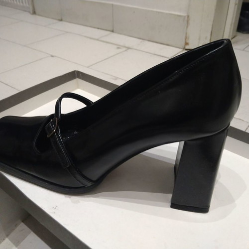 Vintage pumps with strap size 36.5 used, black, Gianna Kazakou design