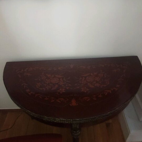 Marquetry round table like new with internal extension
