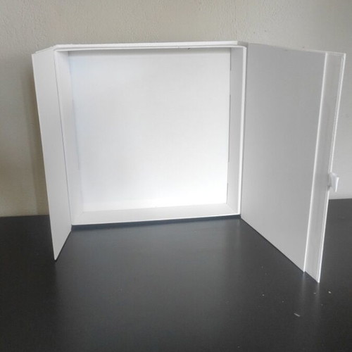 Dior box magnet like new 32x32x6