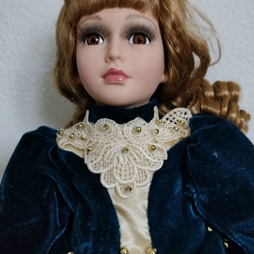 Porcelain doll used, 40cm, very good condition