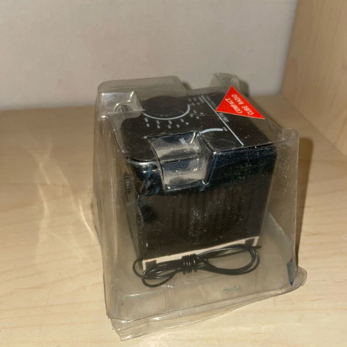 AM/FM Quartz Clock Radio new, compact cube