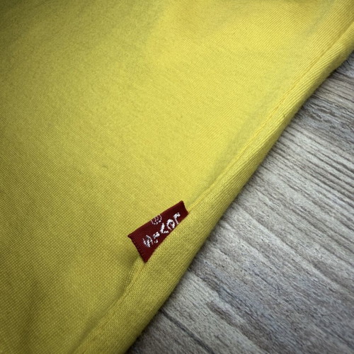 Levi's Batwing Logo T-Shirt Yellow Youth Size 14A NWT